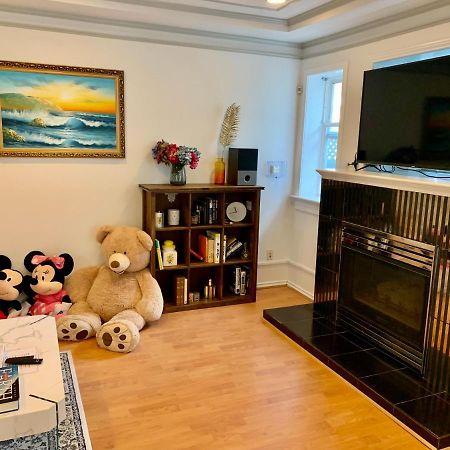 One Bedroom Queen Bed Sharing Washroom In Tiger Sweet House License## Richmond Esterno foto