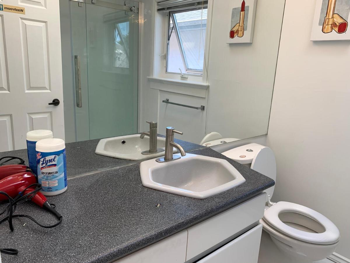 One Bedroom Queen Bed Sharing Washroom In Tiger Sweet House License## Richmond Esterno foto