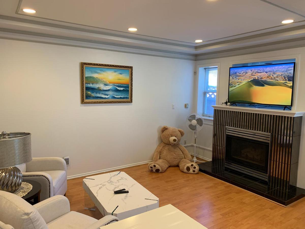 One Bedroom Queen Bed Sharing Washroom In Tiger Sweet House License## Richmond Esterno foto