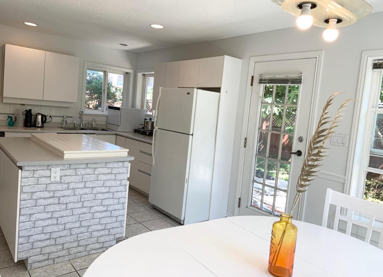 One Bedroom Queen Bed Sharing Washroom In Tiger Sweet House License## Richmond Esterno foto