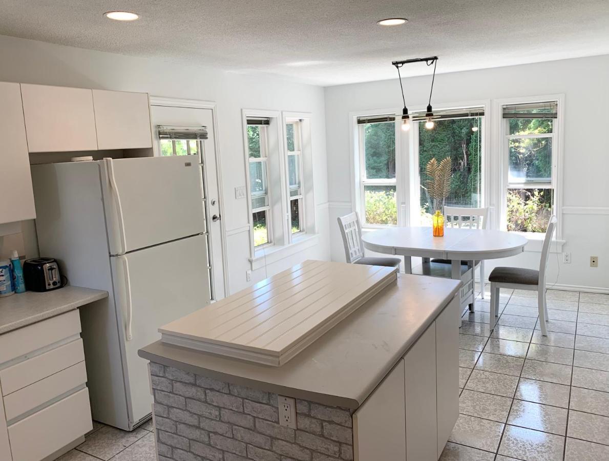One Bedroom Queen Bed Sharing Washroom In Tiger Sweet House License## Richmond Esterno foto