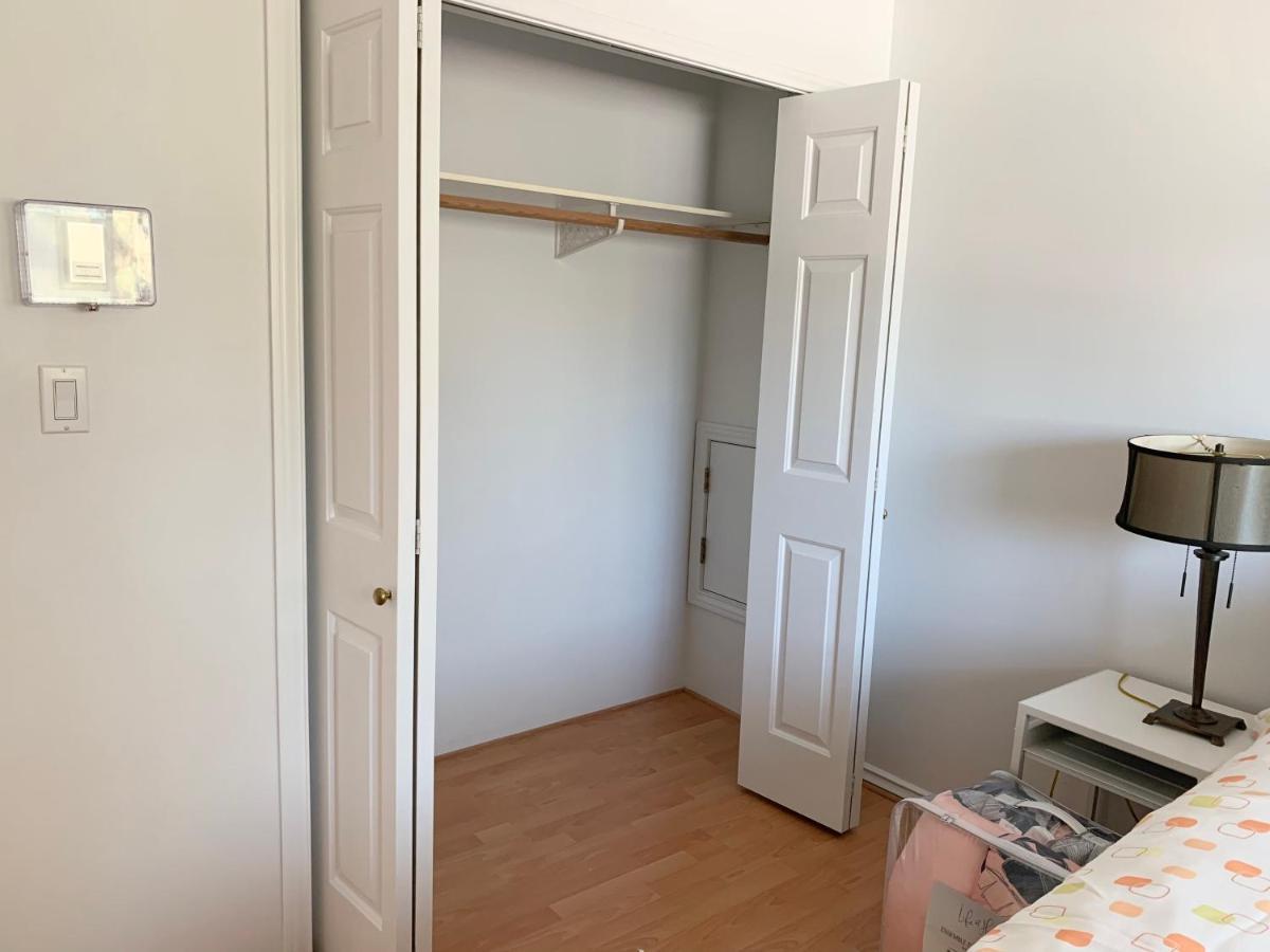 One Bedroom Queen Bed Sharing Washroom In Tiger Sweet House License## Richmond Esterno foto