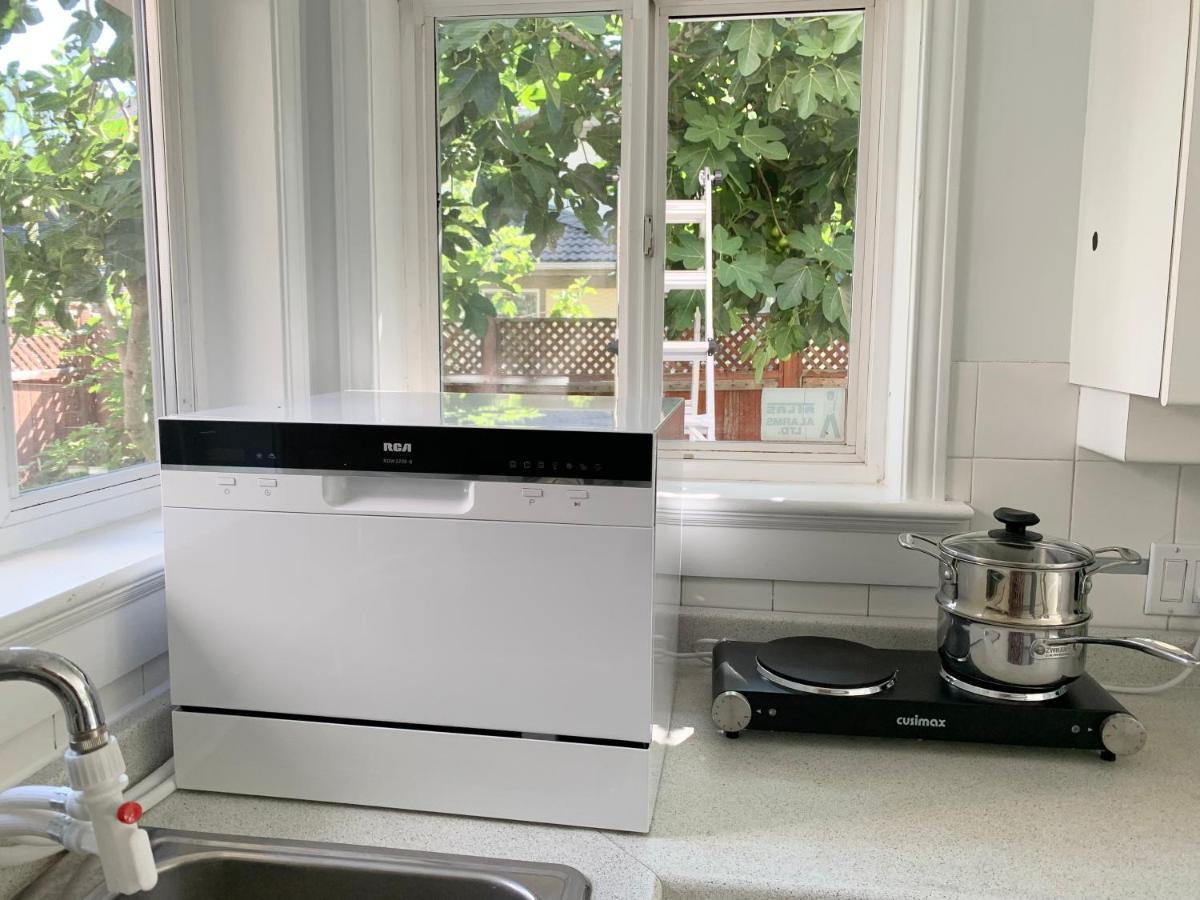 One Bedroom Queen Bed Sharing Washroom In Tiger Sweet House License## Richmond Esterno foto